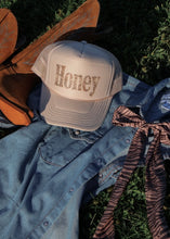 Load image into Gallery viewer, HONEY CAP: SAND

