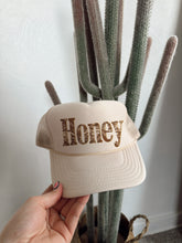 Load image into Gallery viewer, HONEY CAP: SAND
