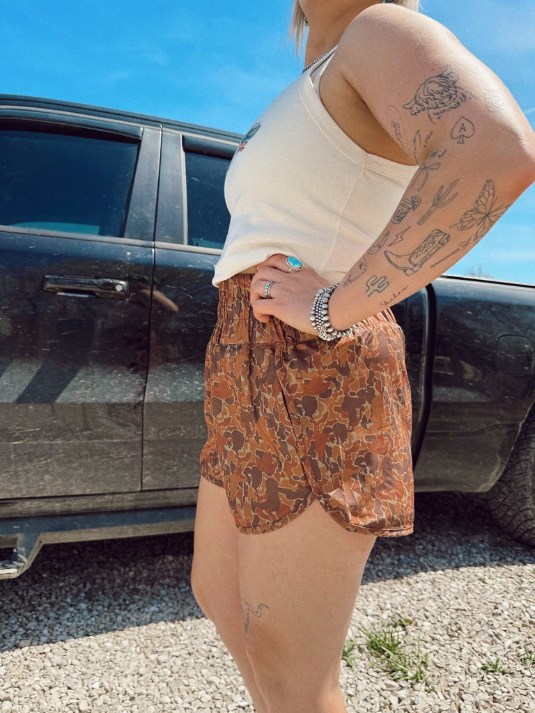 WESTERN CAMO RUNNER SHORTS