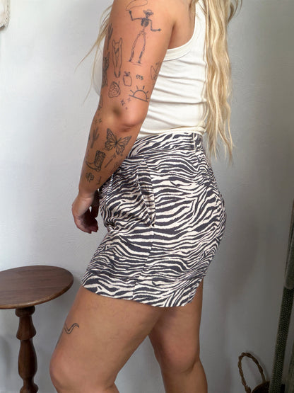 STRIPE A POSE