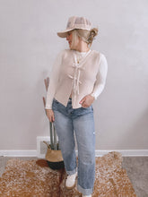 Load image into Gallery viewer, ESSENTIAL CROP LONG SLEEVE: IVORY
