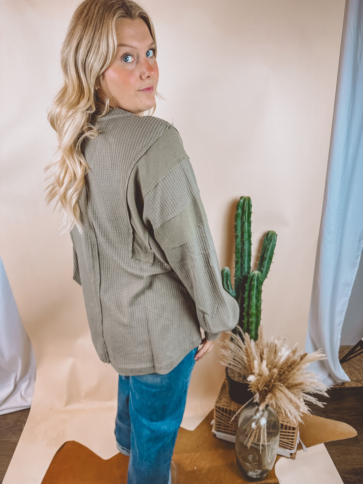 OLIVE HENLEY TOP