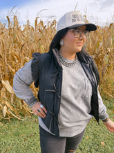 Load image into Gallery viewer, RUFFLE VEST (BLACK)
